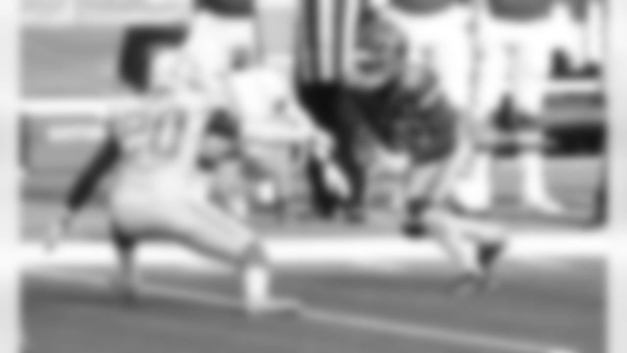 Kansas City Chiefs wide receiver Tyreek Hill (10) during the game between the Kansas City Chiefs and the Los Angeles Chargers at SoFi Stadium on September 20, 2020