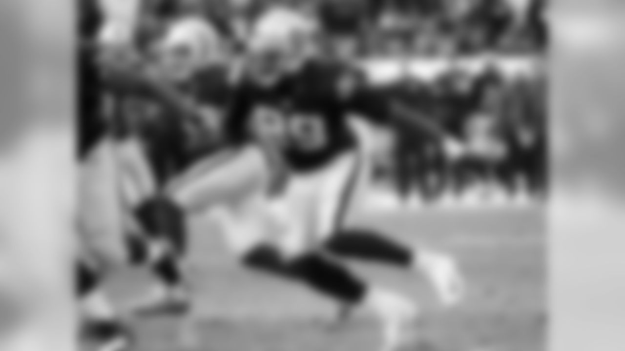 Raisers DL Aldon Smith (99)