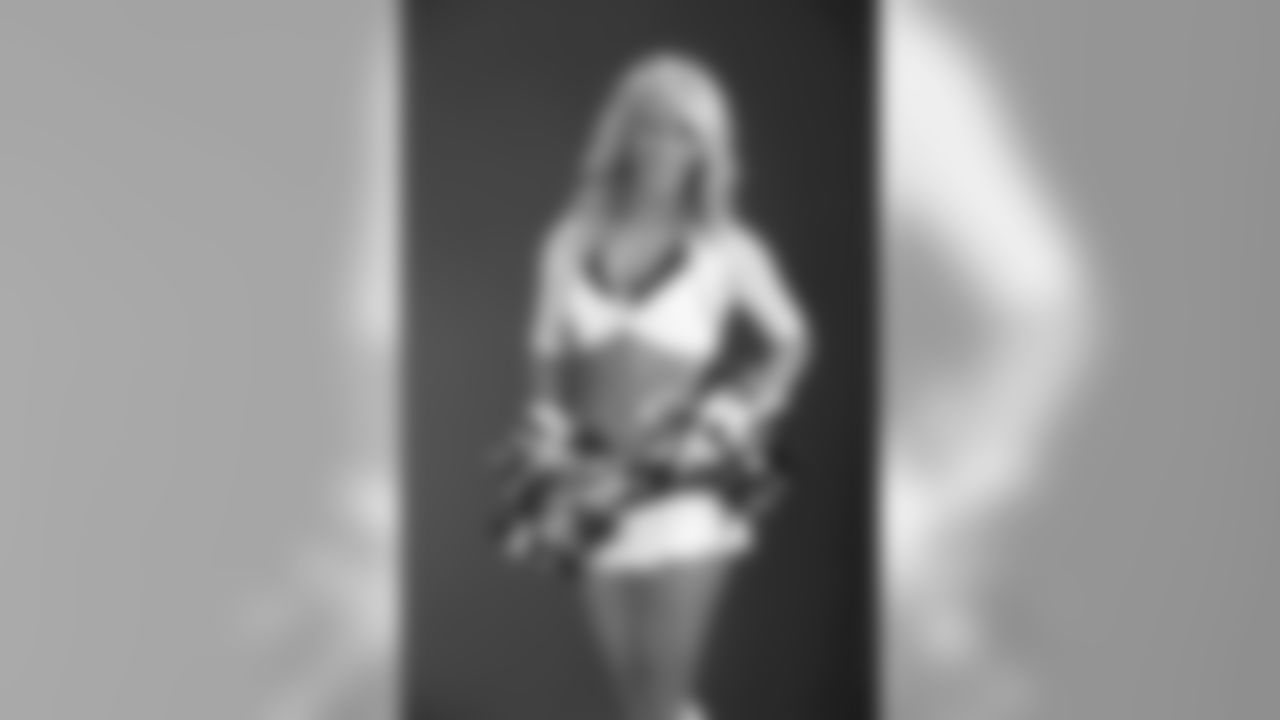Kansas City Chiefs Cheerleader Claire