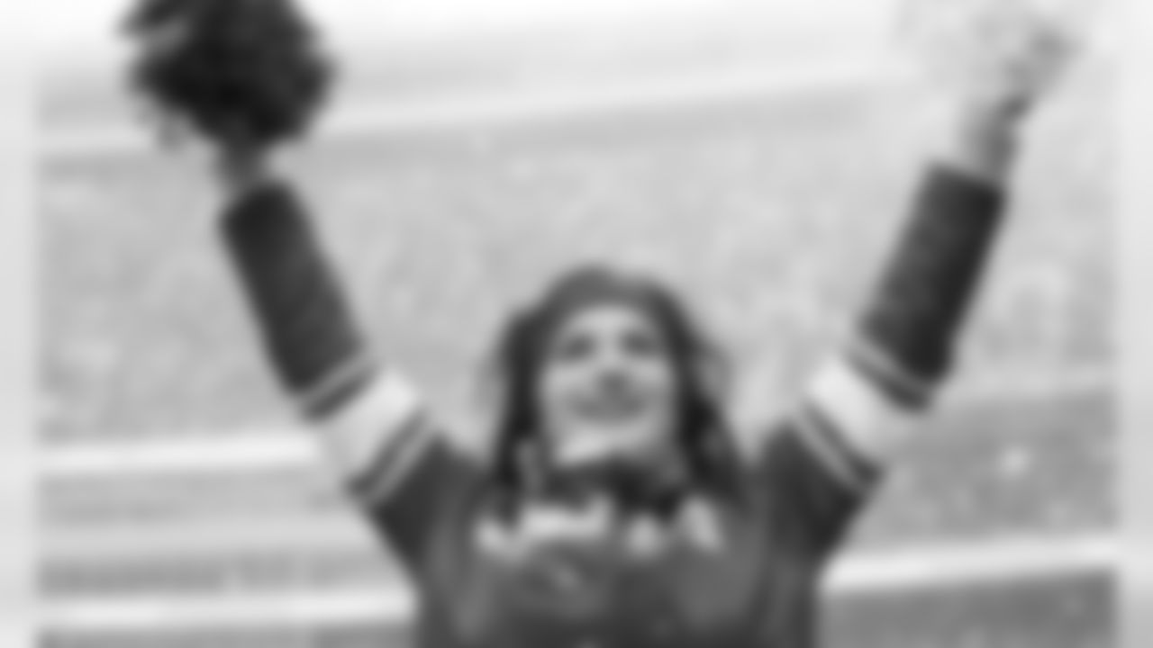 020-19KCvDEN_Cheer