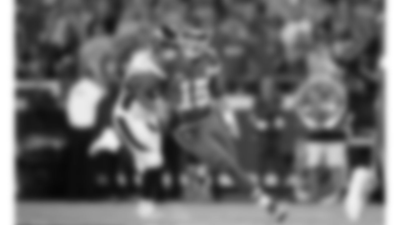 The Kansas City Chiefs face off against the Denver Broncos at GEHA Field at Arrowhead Stadium on October 12, 2023.