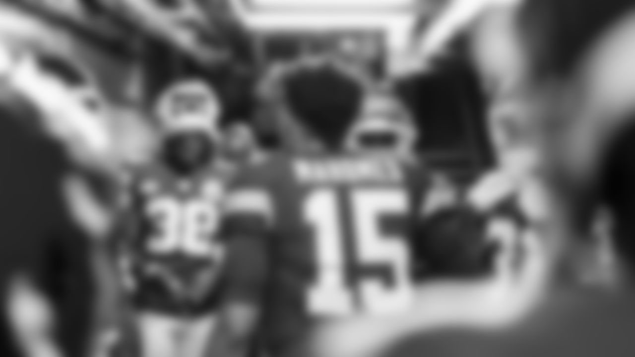 The Kansas City Chiefs face off against the Los Angeles Chargers at GEHA Field at Arrowhead Stadium on October 22, 2023.