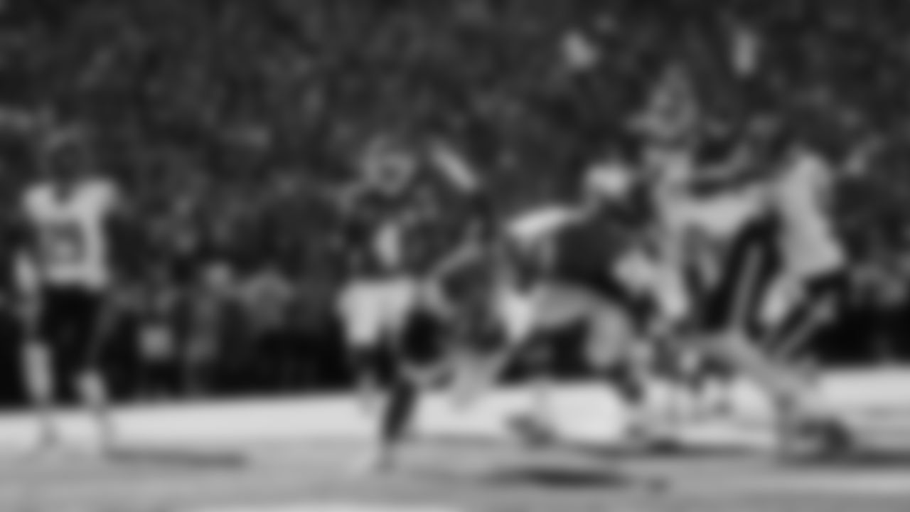 The Kansas City Chiefs face off against the Chicago Bears at GEHA Field at Arrowhead Stadium on September 24, 2023.