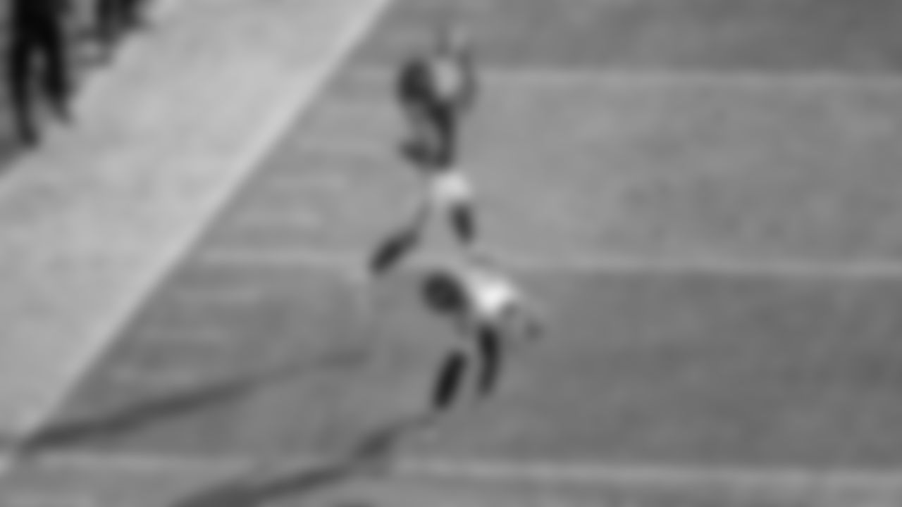 Kansas City Chiefs wide receiver Kadarius Toney (19) makes a catch downfield during an NFL football game against the Denver Broncos, Sunday January 1, 2023 in Kansas City.