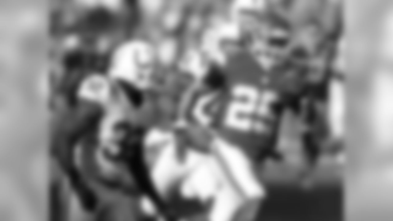 RB Jamaal Charless races past Colts defenders during the Chiefs 13-20 loss on December 23, 2012.