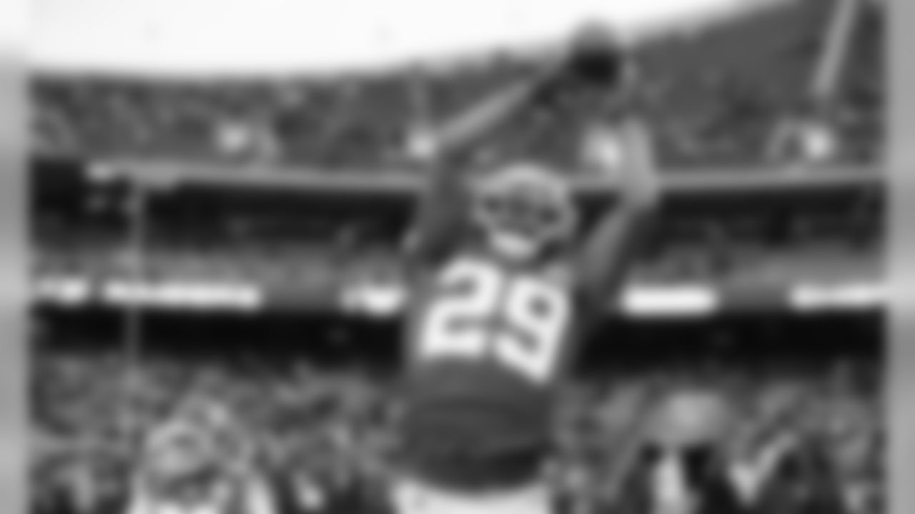 The Kansas City Chiefs take on the Oakland Raiders at Arrowhead Stadium on December 1, 2019.