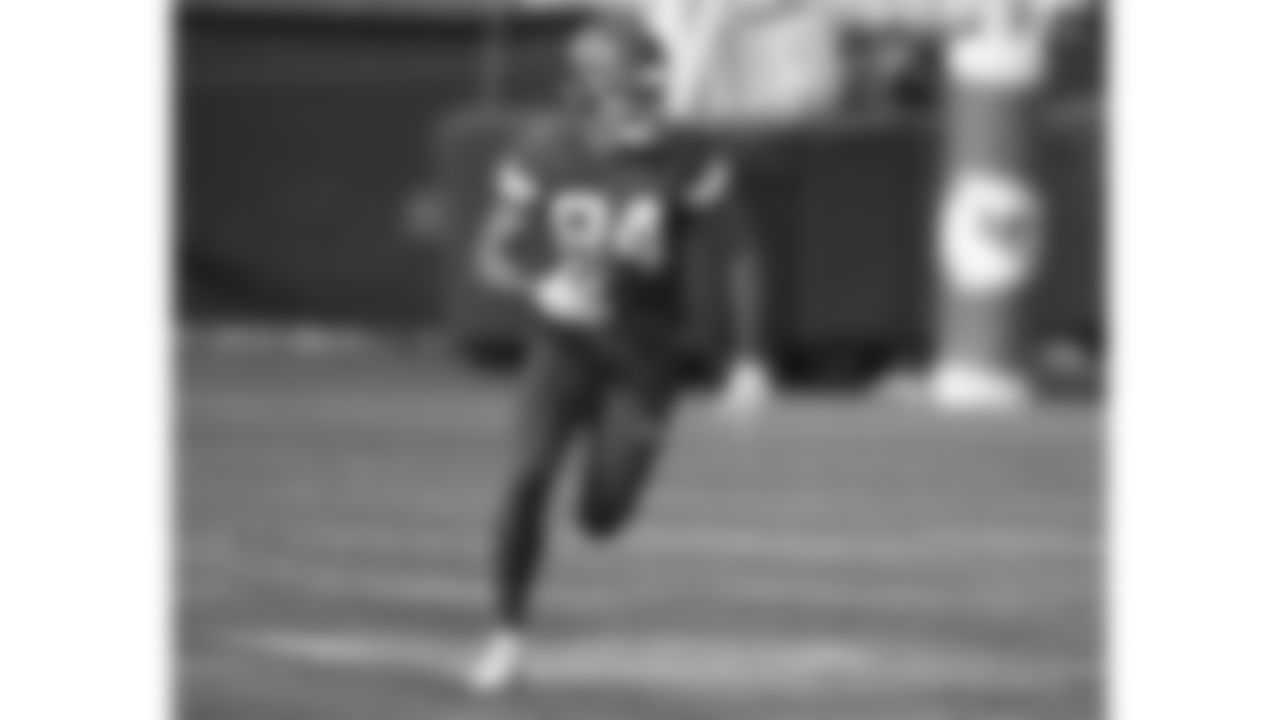 Kansas City Chiefs wide receiver Justin Watson (84) runs with the ball during practice on Thursday, November 3, 2022.