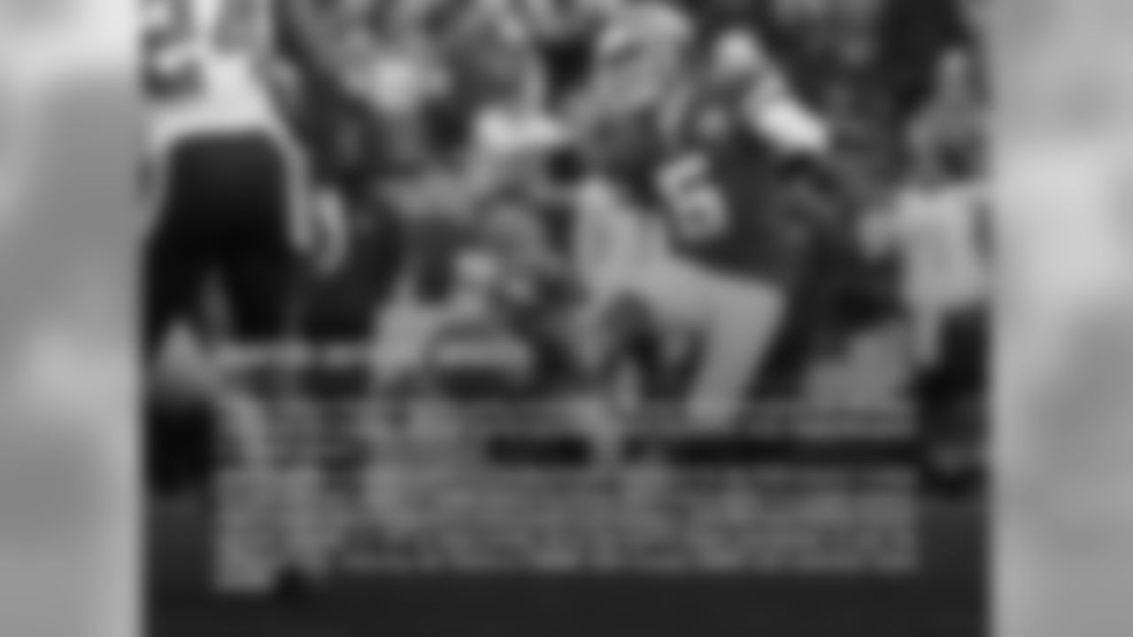 SANTOS 30TH FG IN 2015: K Cairo Santos finished today's game converting a 40-yard field goal giving him 30 made field goals this season, which is tied for second in Chiefs history for most made field goals in a single season.
With five points in today's game, K Cairo Santos has 126 points for the 2015 season, making him just the sixth player in Chiefs history to record 125 or more points in a single season. The six players have combined to record seven such seasons, with RB Priest Holmes recording two seasons of 125 or more points. He is the fourth Chiefs placekicker to join the 125-point club, following Jan Stenerud (1968), Nick Lowery (1990) and Lawrence Tynes (2005).