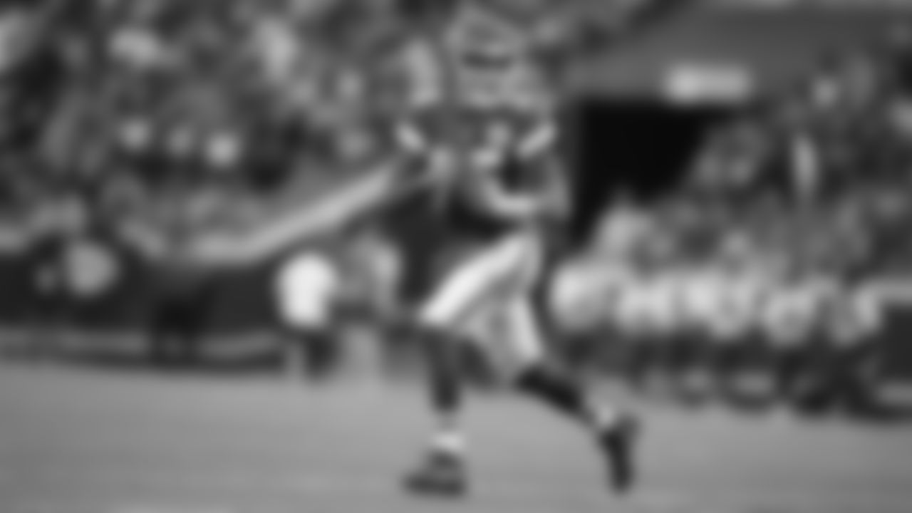 Kansas City Chiefs quarterback Patrick Mahomes (15) rolls out to pass during an NFL Football game against the Los Angeles Rams, Sunday Nov 27, 2022 in Kansas City MO.