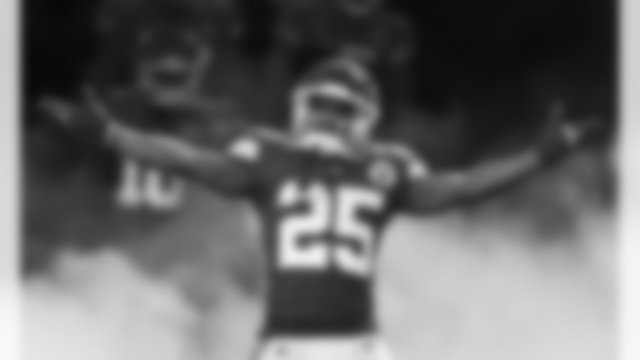 Kansas City Chiefs Running Back Clyde Edwards-Helaire (25) takes the field during run outs prior to an NFL AFC Championship Playoff game against the Buffalo Bills, Sunday, January 24, 2021 in Kansas City.