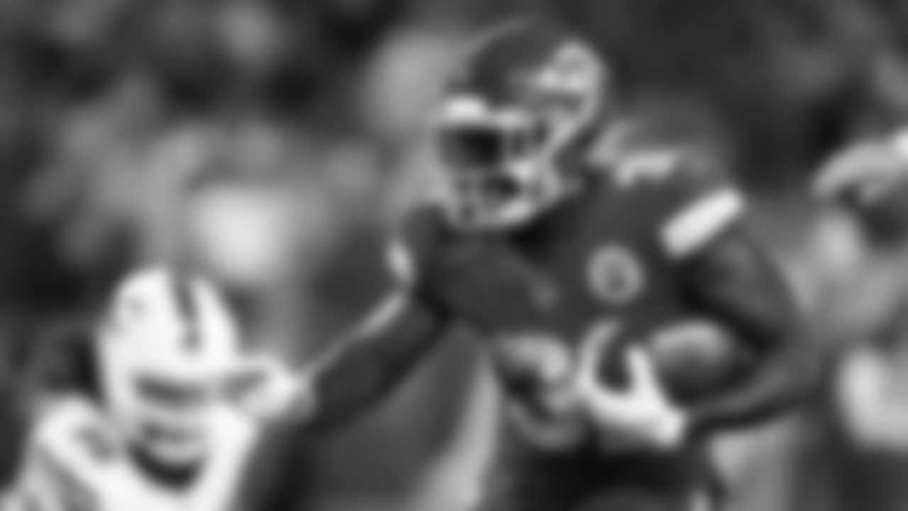 Kansas City Chiefs vs Buffalo Bills at GEHA Field at Arrowhead Stadium in Kansas City, MO on October 10, 2021