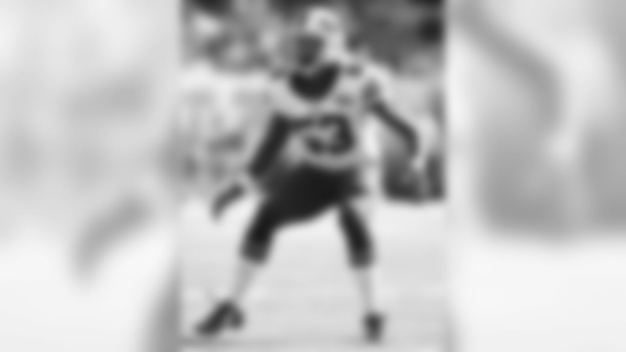 SLB Nigel Bradham