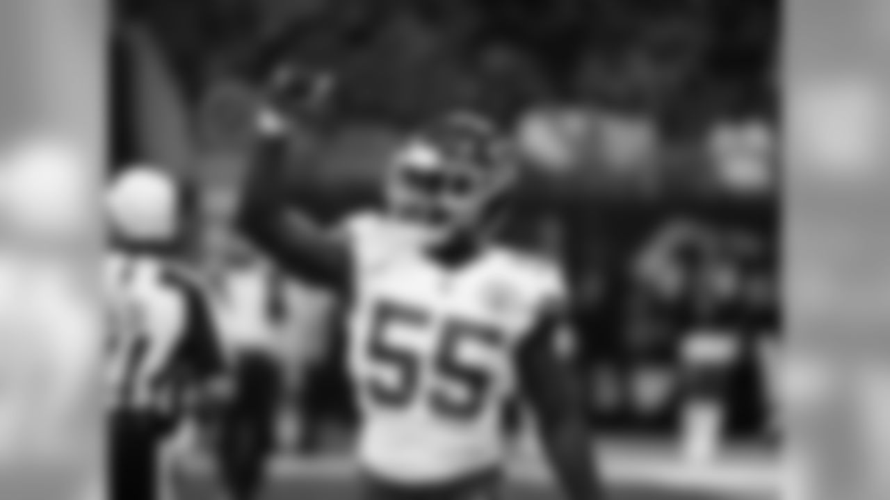 Kansas City Chiefs linebacker Dee Ford (55) in action on 8/17/18 during Chiefs at Falcons in Mercedes-Benz Stadium.
