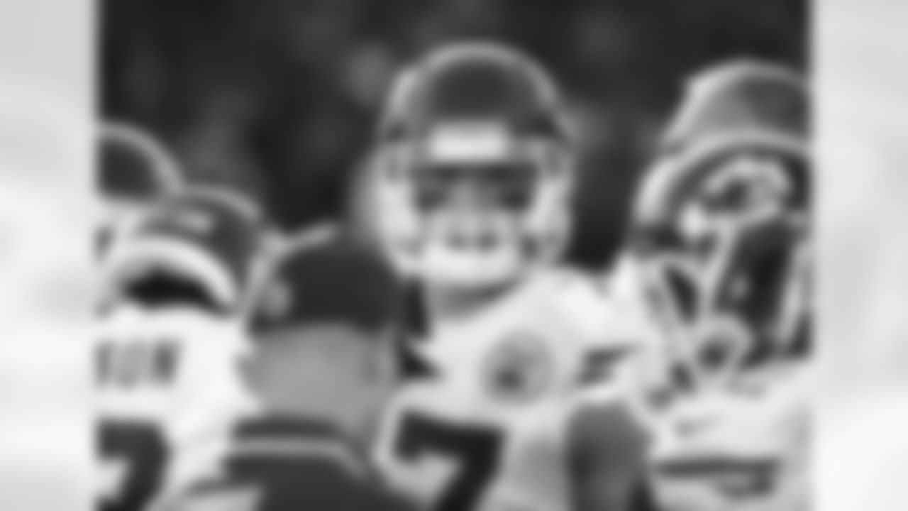 Kansas City Chiefs linebacker Mike Catapano (77)