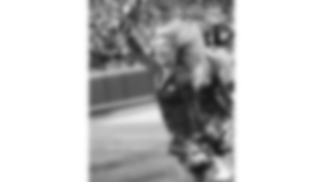 035_2019_GB_Cheer