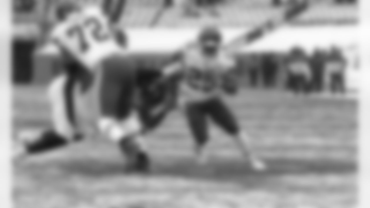 Kansas City Chiefs running back Clyde Edwards-Helaire (25) during an NFL football game against the Denver Broncos at Empower Field at Mile High on Sunday, Oct. 25, 2020