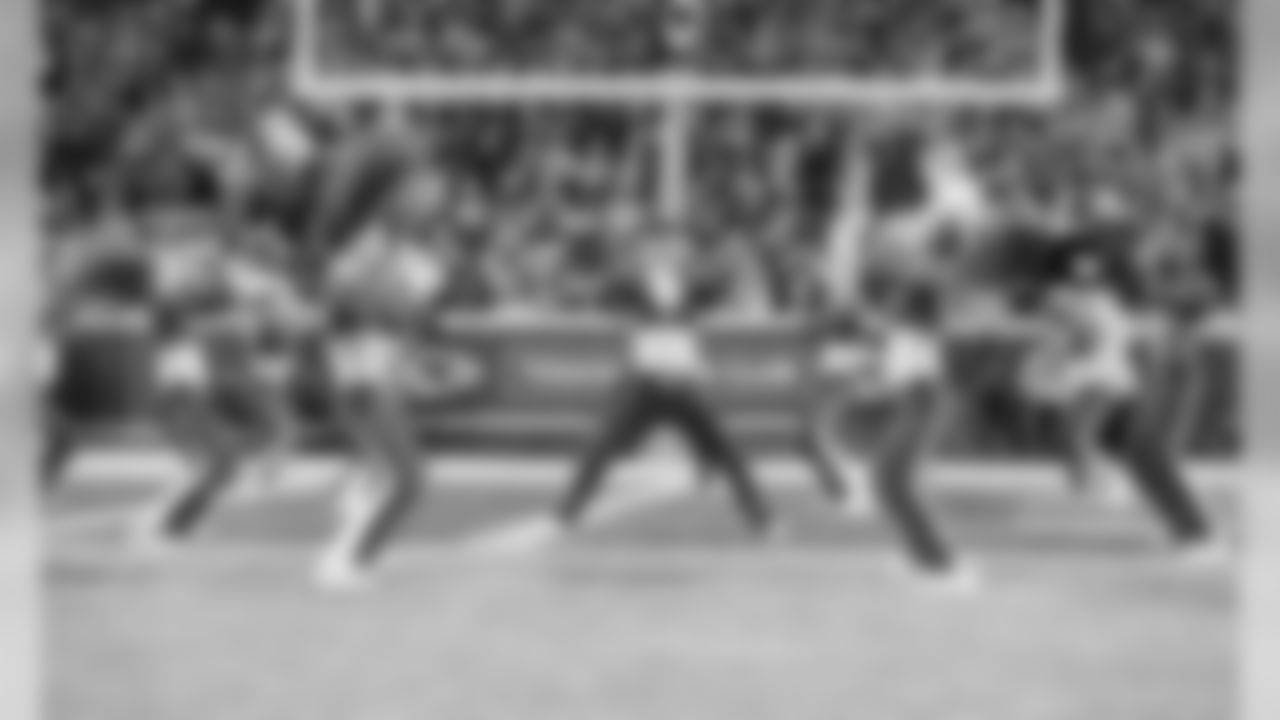 040_2019_GB_Cheer