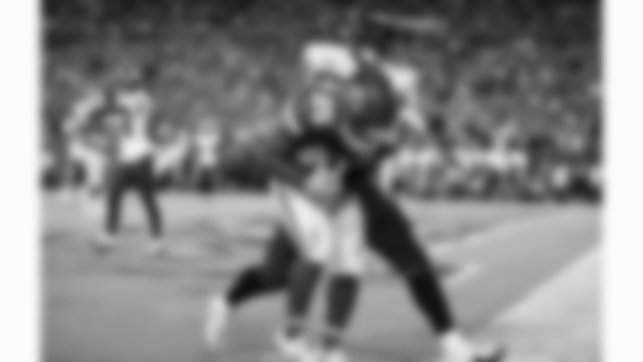 Kansas City Chiefs running back Clyde Edwards-Helaire (25) during an NFL football game against the Tampa Bay Buccaneers, Sunday, October 2, 2022 in Tampa Bay.