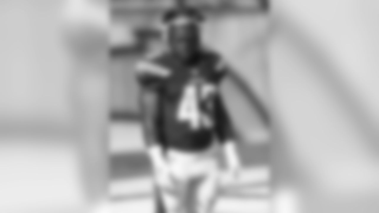 Running Back Branden Oliver (43)