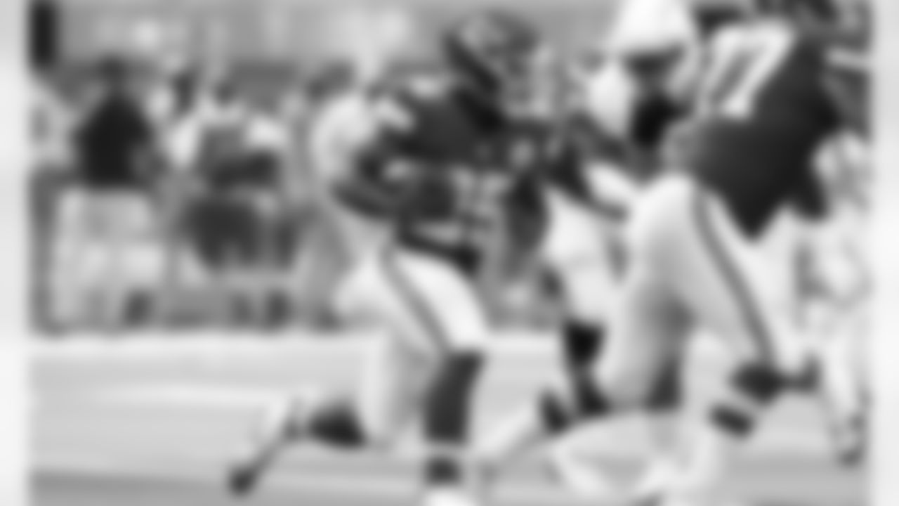 Kansas City Chiefs running back Clyde Edwards-Helaire (25) during the game between the Kansas City Chiefs and the Los Angeles Chargers at SoFi Stadium on September 20, 2020