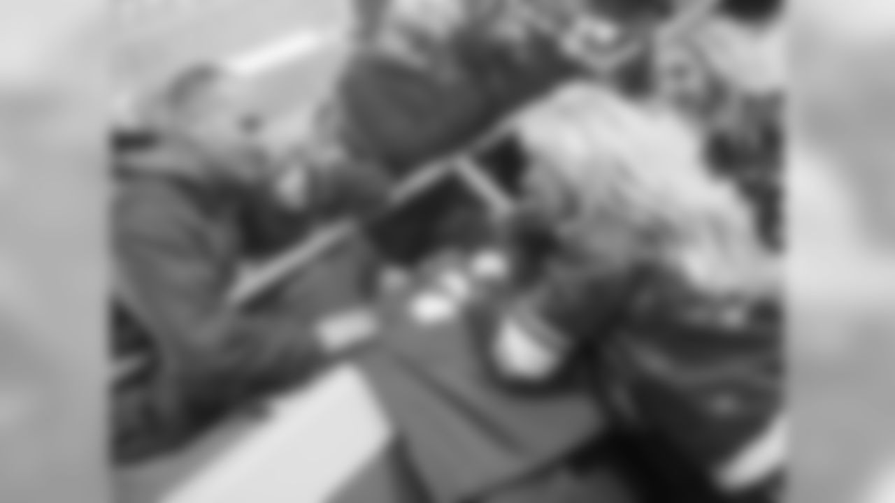 038_2018_ChiefsRaiders_Cheer