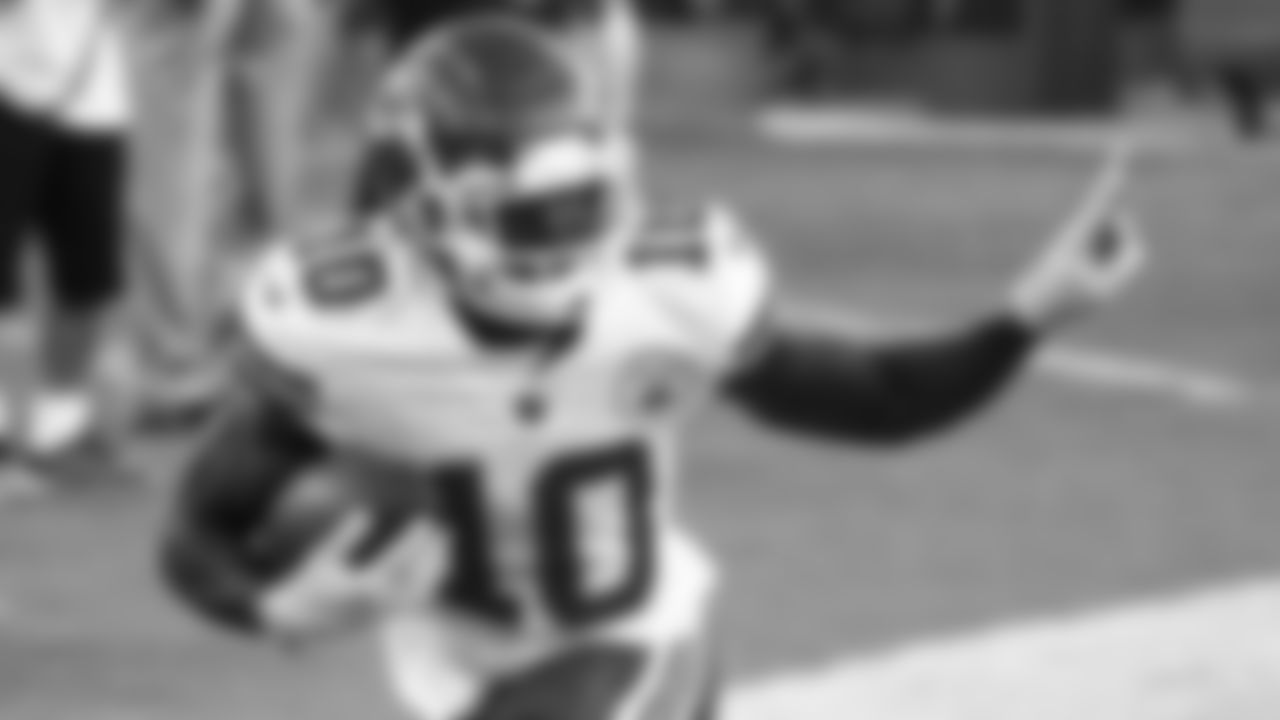Kansas City Chiefs Wide Receiver Tyreek Hill (10) runs with the ball after a catch and gives the duces during an NFL Football game against the Tampa Bay Buccaneers, Sunday November 30, 2020 in Tampa Bay.