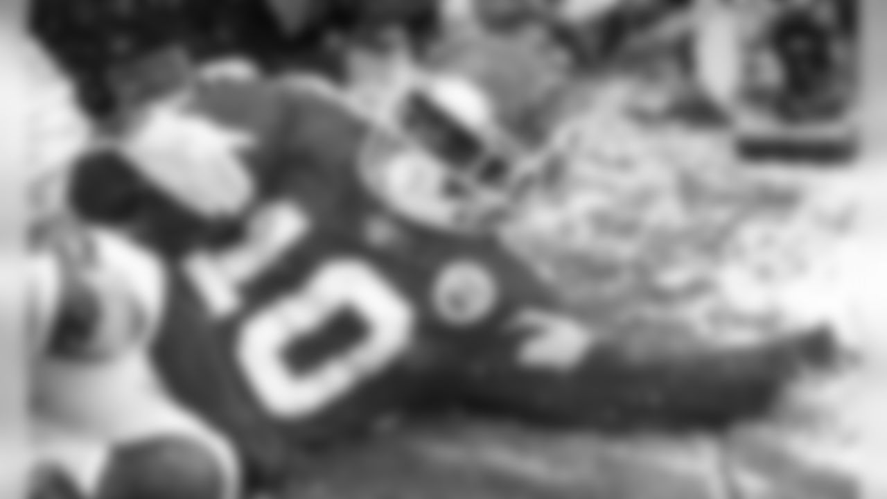 Kansas City Chiefs Wide Receiver Tyreek Hill (10) during the game between the Kansas City Chiefs and the Denver Broncos at Arrowhead Stadium on December 15, 2019.
