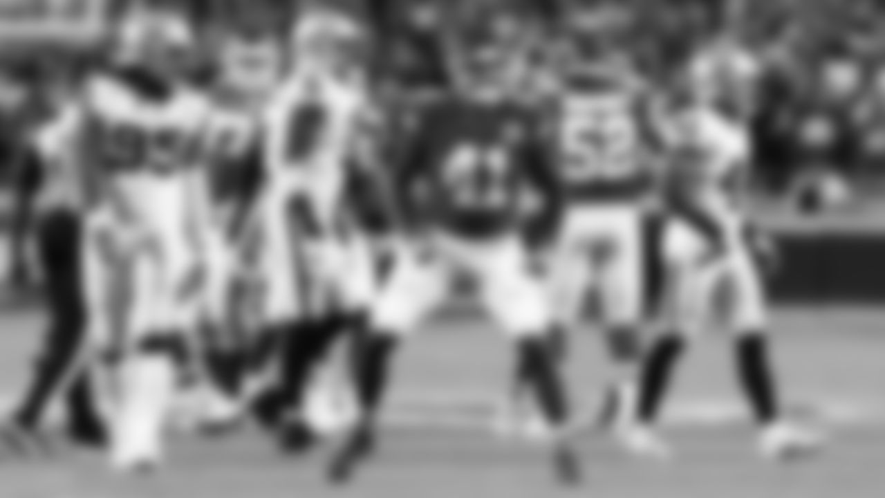 Kansas City Chiefs face off against the Las Vegas Raiders at GEHA Field at Arrowhead Stadium on October 10, 2022.