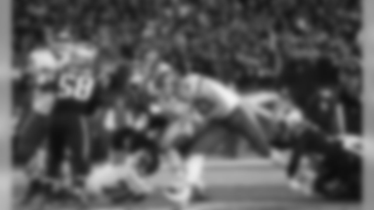 Kansas City Chiefs Tight End Travis Kelce (87) during the game between the Kansas City Chiefs and the New England Patriots on December 8, 2019.