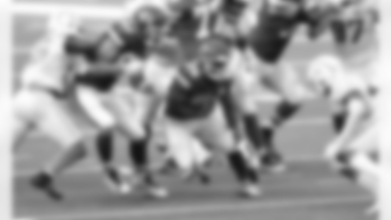 Kansas City Chiefs running back Clyde Edwards-Helaire (25) during the game between the Kansas City Chiefs and the Los Angeles Chargers at SoFi Stadium on September 20, 2020