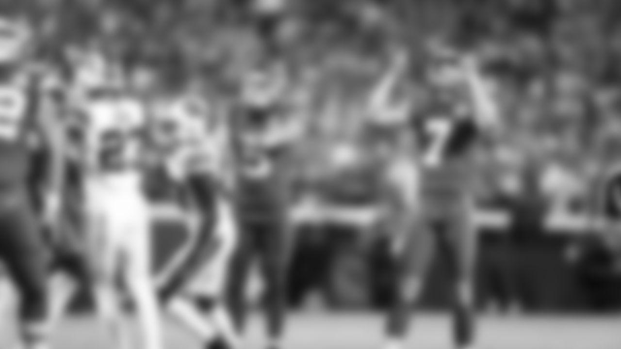 Kansas City Chiefs vs Buffalo Bills at GEHA Field at Arrowhead Stadium in Kansas City, MO on October 10, 2021