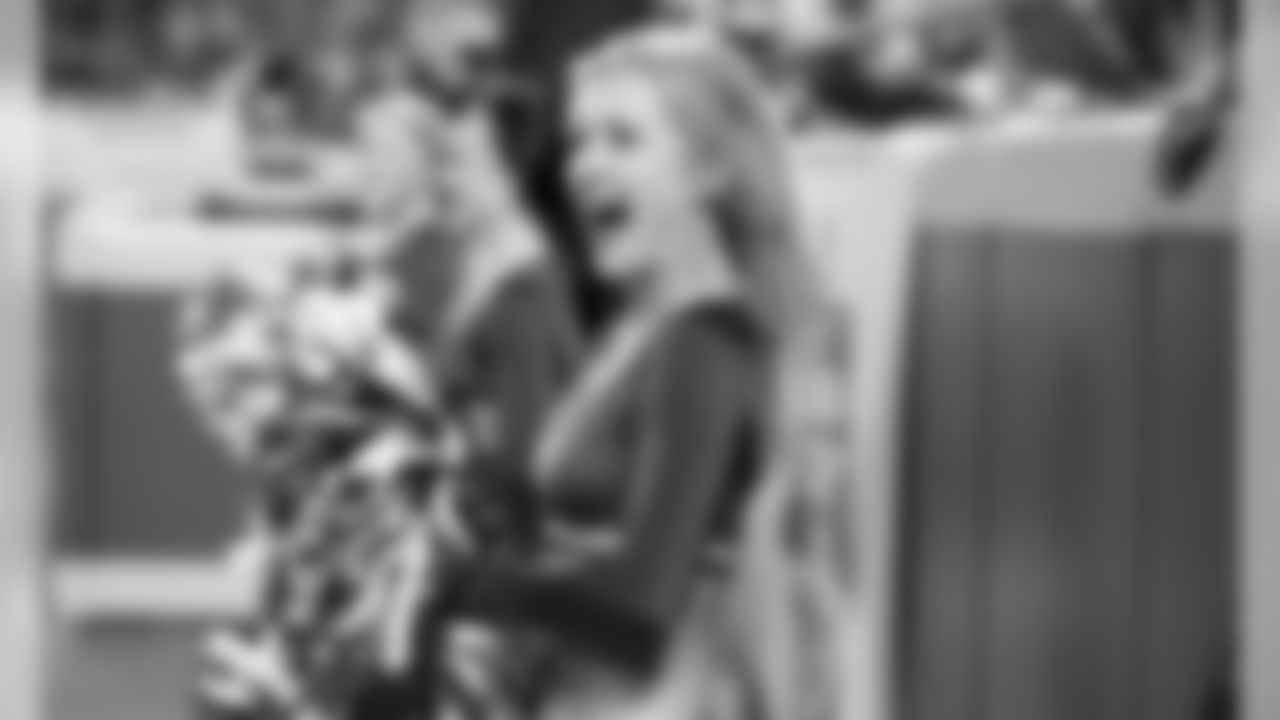 041_2019_GB_Cheer