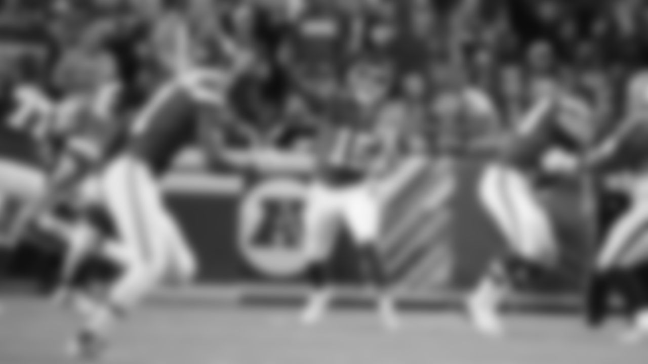 Kansas City Chiefs quarterback Patrick Mahomes (15)throws a pass during an NFL football game against the Las Vegas Raiders, Monday October 10, 2022.