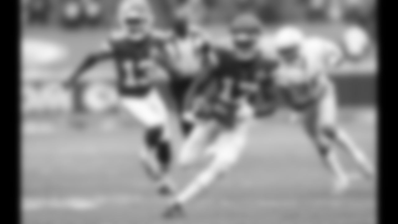 Kansas City Chiefs Wide Receiver Mecole Hardman (17) runs with the ball during an NFL Football game against the Los Angeles Chargers, Sunday January 3, 2021 in Kansas City.