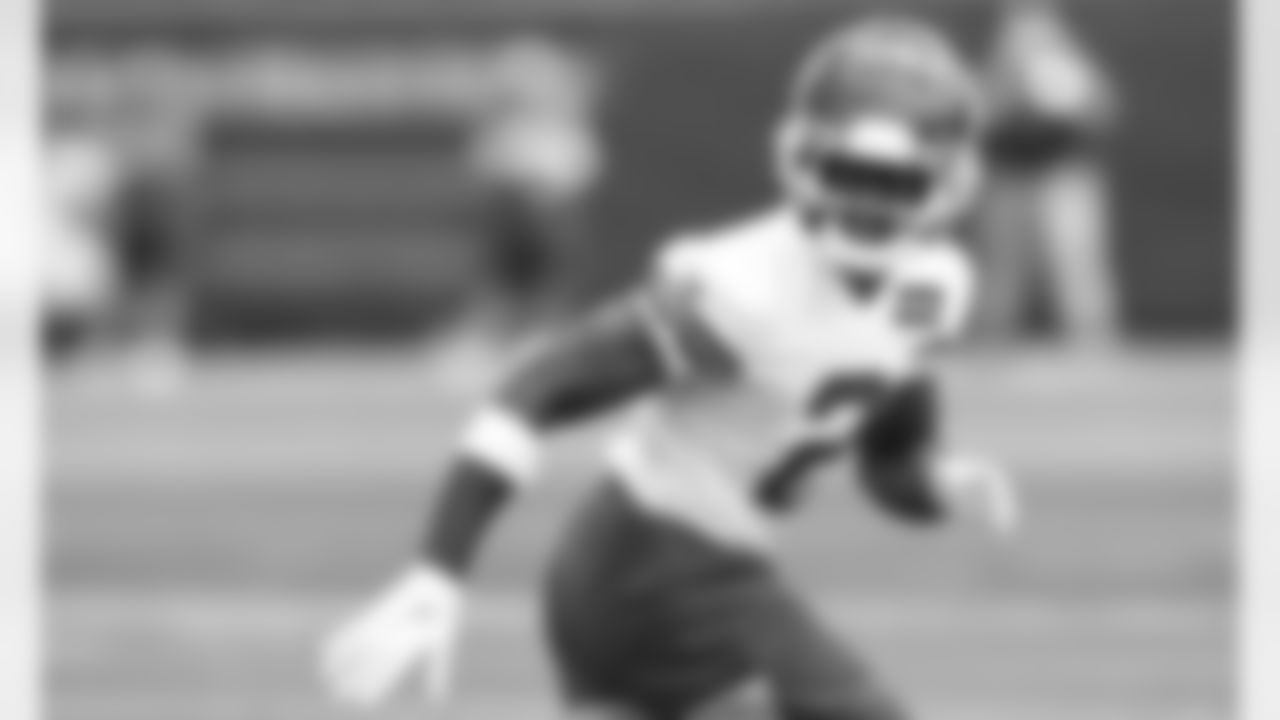 DB DiCaprio Bootle (2) during practice at the first day at Chiefs rookie mini camp.