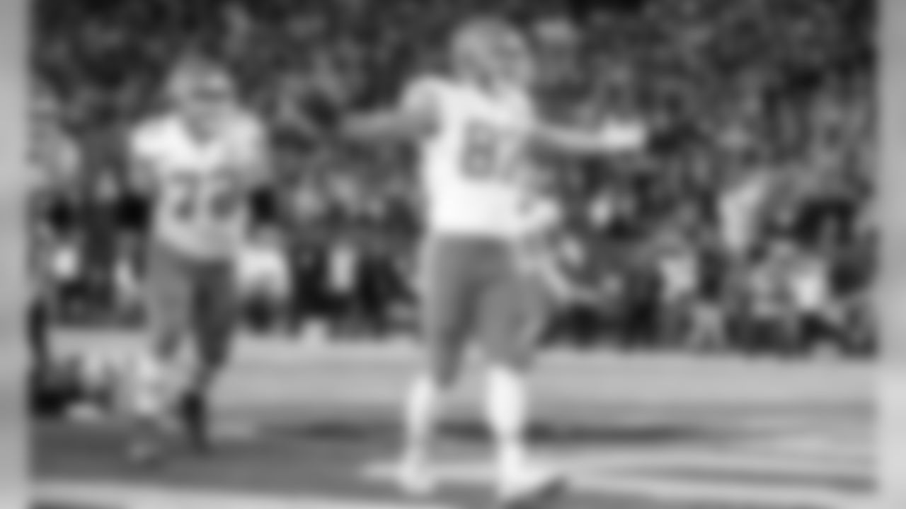 Kansas City Chiefs Tight End Travis Kelce (87) during the game between the Kansas City Chiefs and the New England Patriots on December 8, 2019.