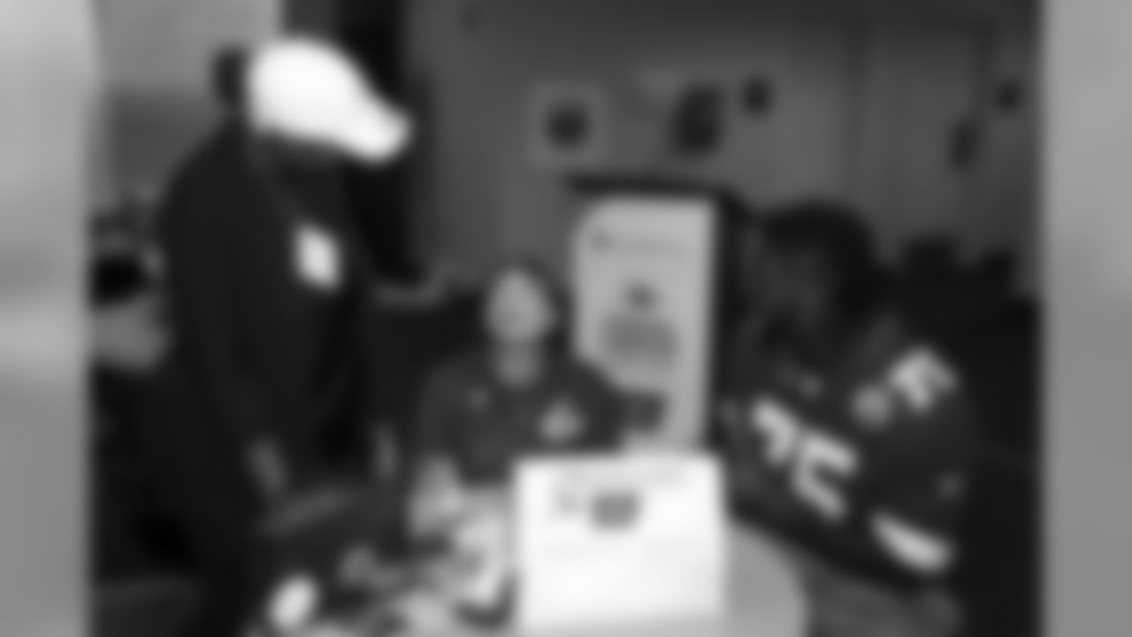 In honor of the NFL's Crucial Catch initiative, the Chiefs offensive line host a "Look Good Feel Better" session for local women battling cancer.