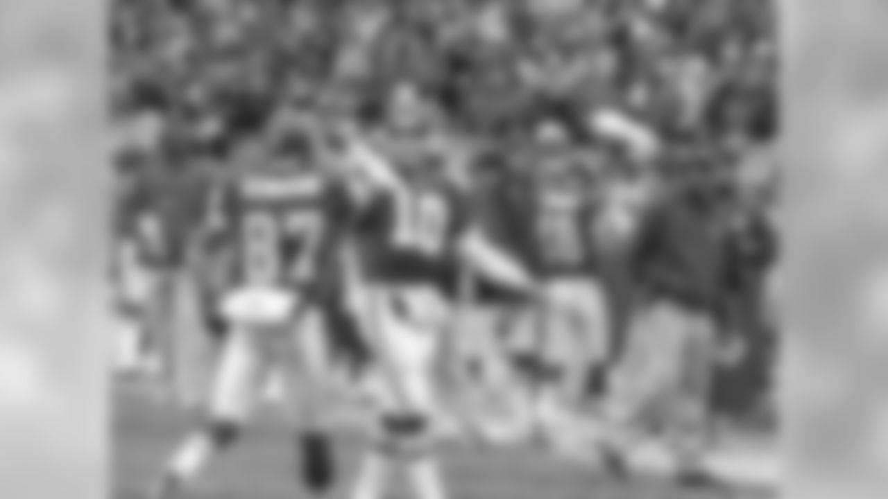 With the help of others the 2006 Kansas City Chiefs advance to the playoffs on the final Sunday of the season