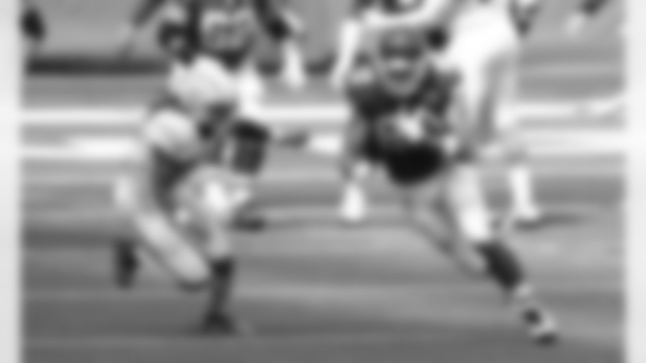 Kansas City Chiefs tight end Travis Kelce (87) during the game between the Kansas City Chiefs and the Los Angeles Chargers at SoFi Stadium on September 20, 2020