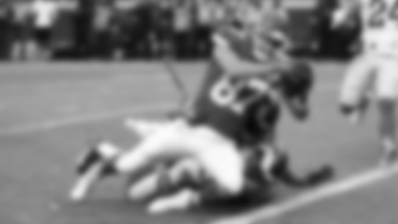 Kansas City Chiefs tight end Travis Kelce (87) scores a touchdown during an NFL Football game against the Los Angeles Rams, Sunday Nov 27, 2022 in Kansas City MO.