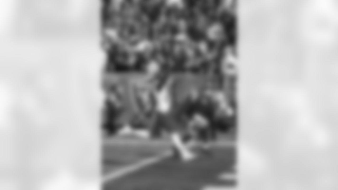 Kansas City Chiefs running back Jamaal Charles (25)
