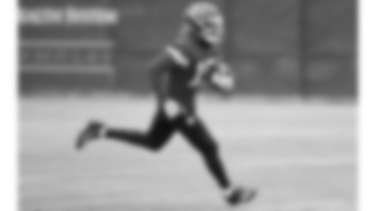 Kansas City Chiefs wide receiver Kadarius Toney (19) runs with the ball during practice on Thursday, November 17, 2022.