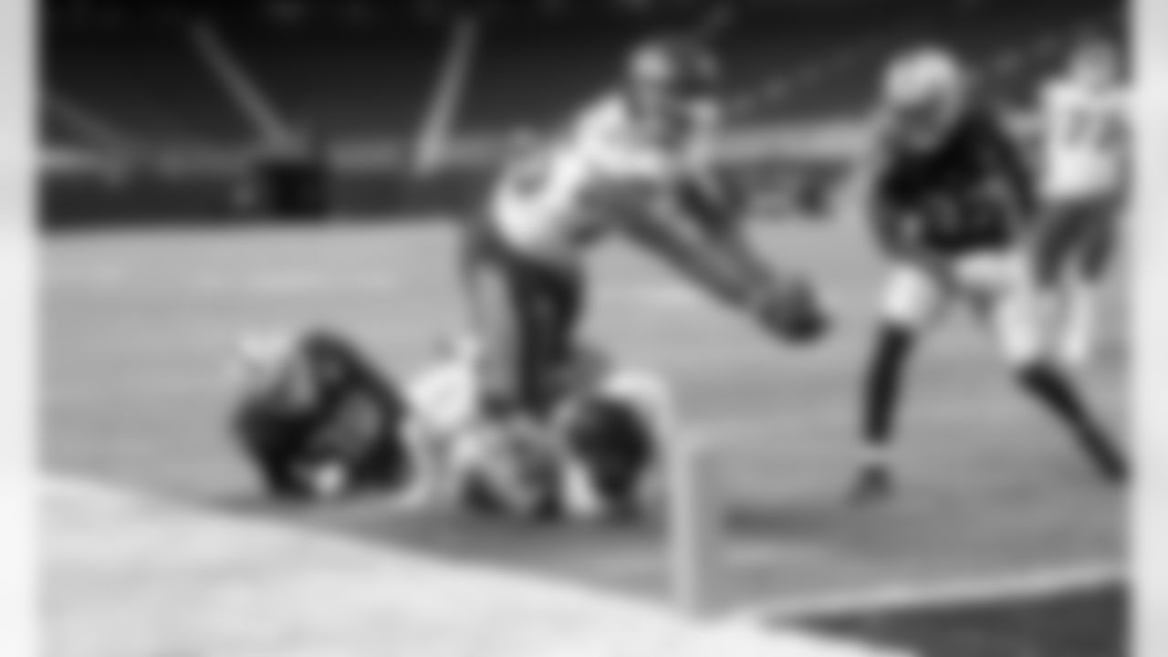 Kansas City Chiefs Running Back Clyde Edwards-Helaire (25) dives for a touchdown during an NFL Football game against the Las Vegas Raiders, Sunday November 22, 2020 in Las Vegas.