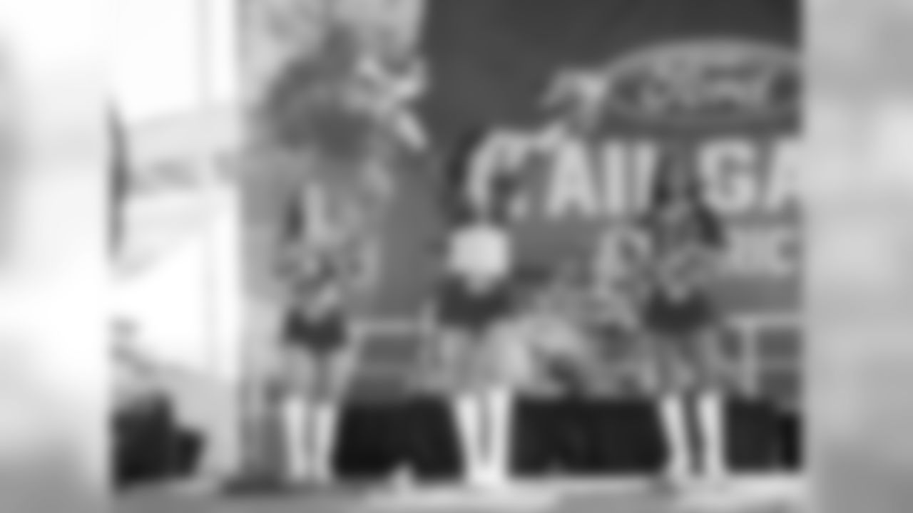 A look at the Kansas City Chiefs Cheerleaders during the Chiefs vs 49ers game