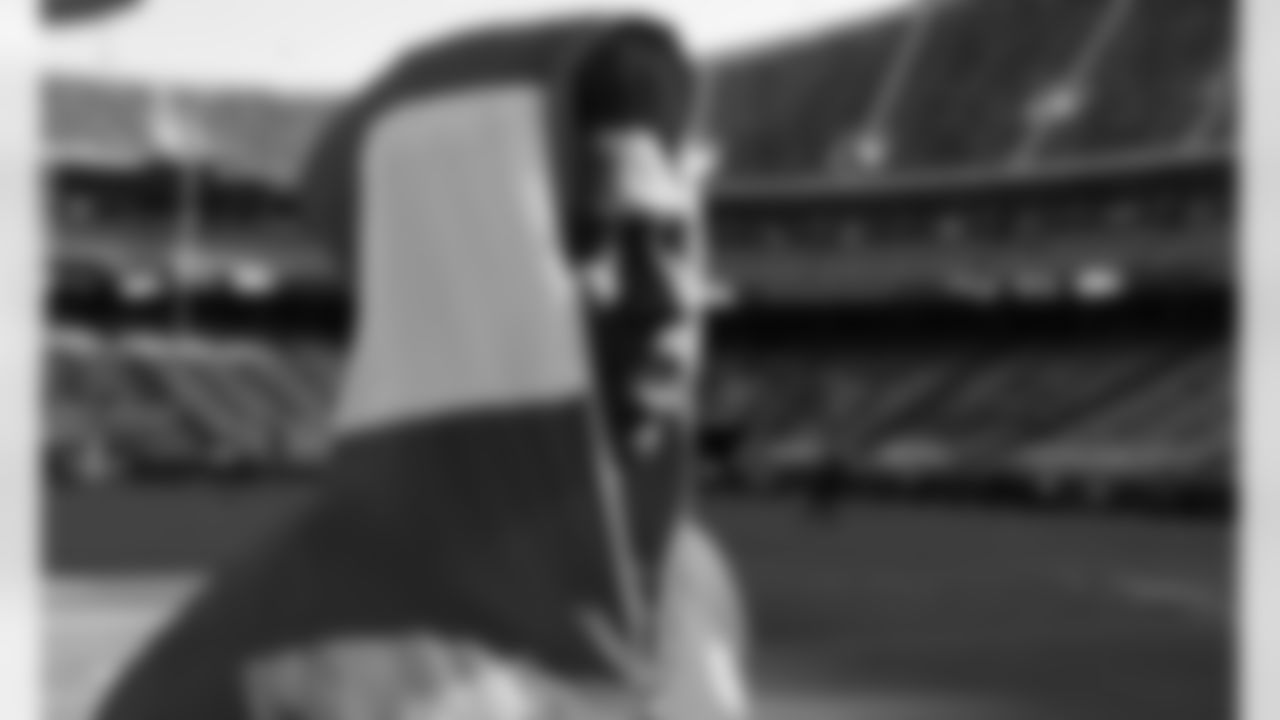 027_ChiefsvsPatriotsPreGameAction_2020