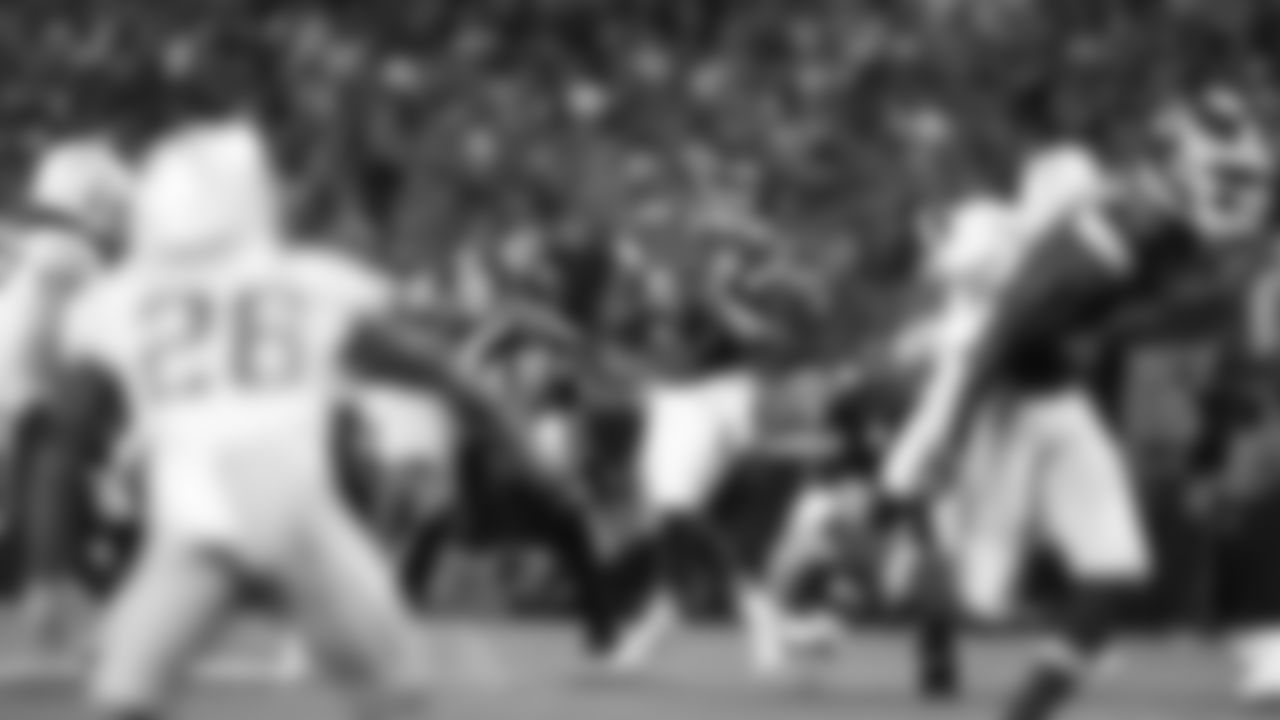 Kansas City Chiefs face off against the Los Angeles Chargers on GEHA Field at Arrowhead Stadium on September 15th, 2022.