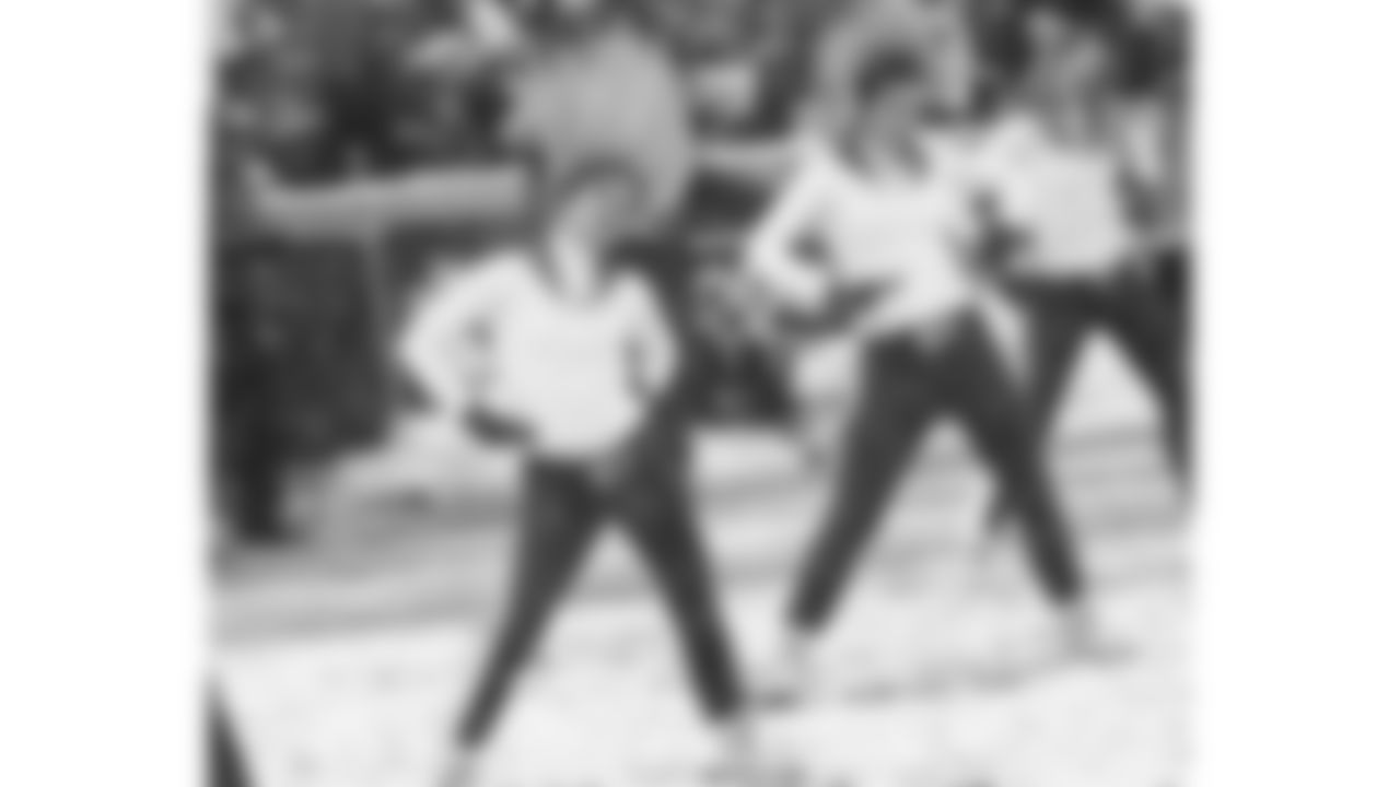 023-19KCvDEN_Cheer