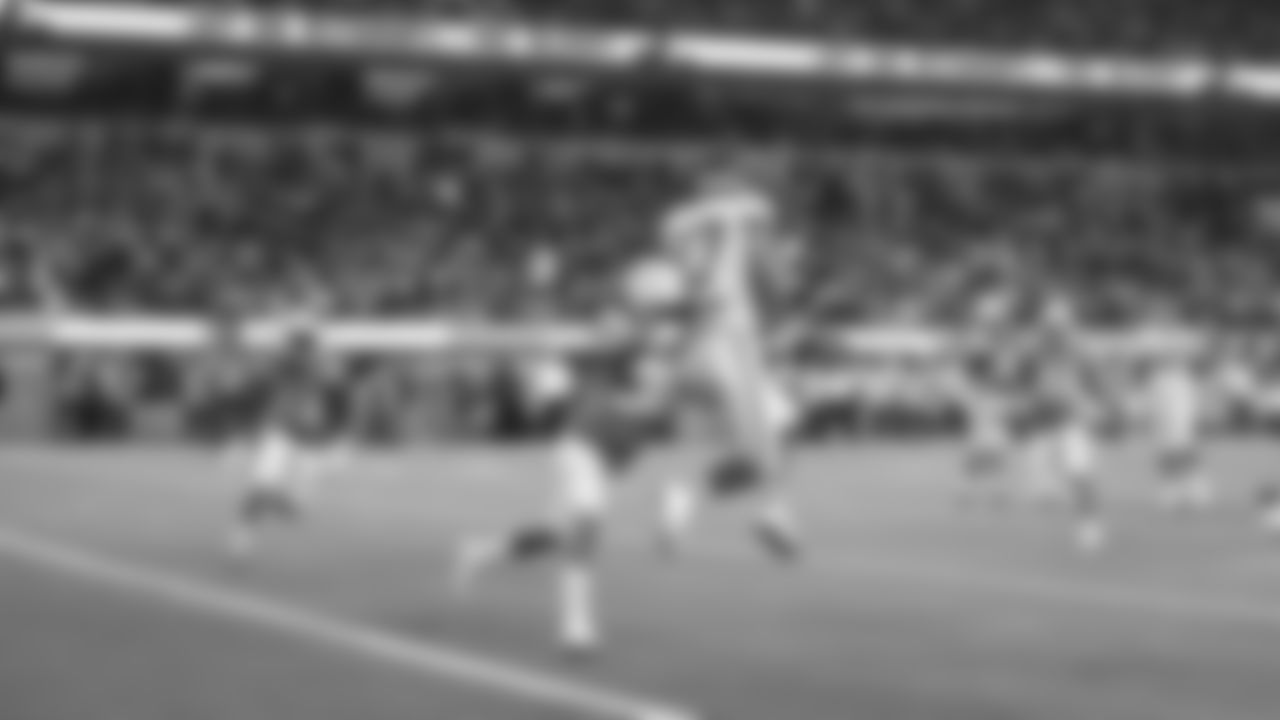 Kansas City Chiefs tight end Travis Kelce (87) during an NFL football game against the Los Angeles Chargers on Thursday, December 16, 2021 in Los Angeles.
