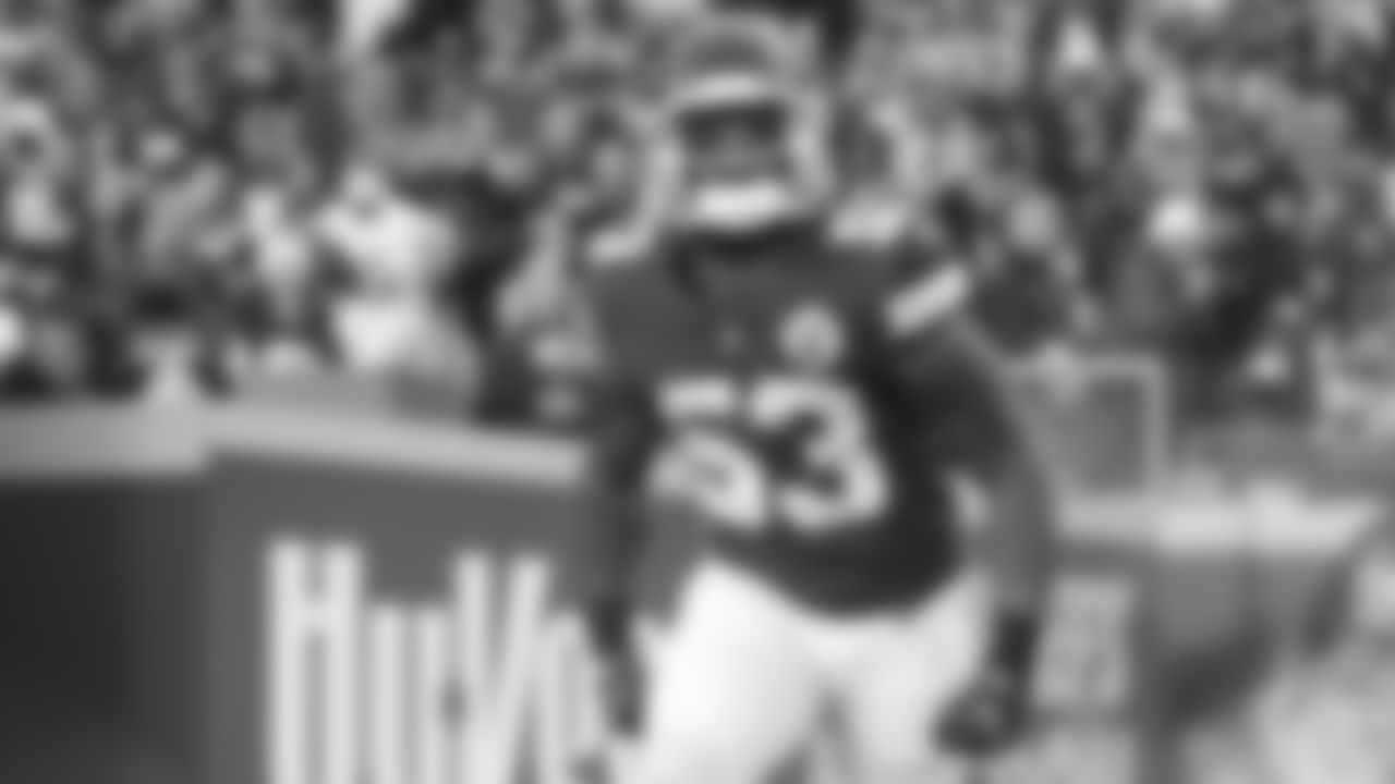 Kansas City Chiefs inside linebacker Anthony Hitchens (53) prior to an NFL football game against the Las Vegas Raiders, Sunday, December 12, 2021 in Kansas City.