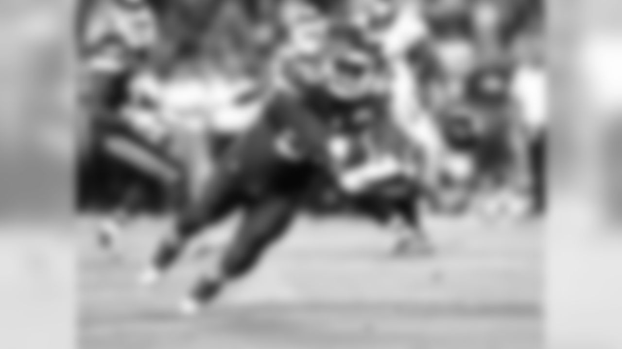 Kansas City Chiefs linebacker Justin Houston (50)